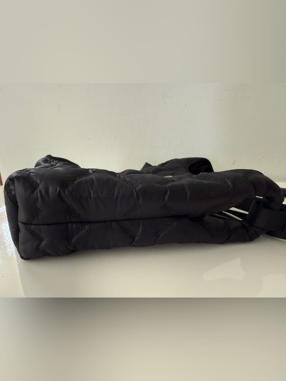 LULULEMON Quilty Pleasures Phone Crossbody Bag 1L, Black - Picture 4 of 11